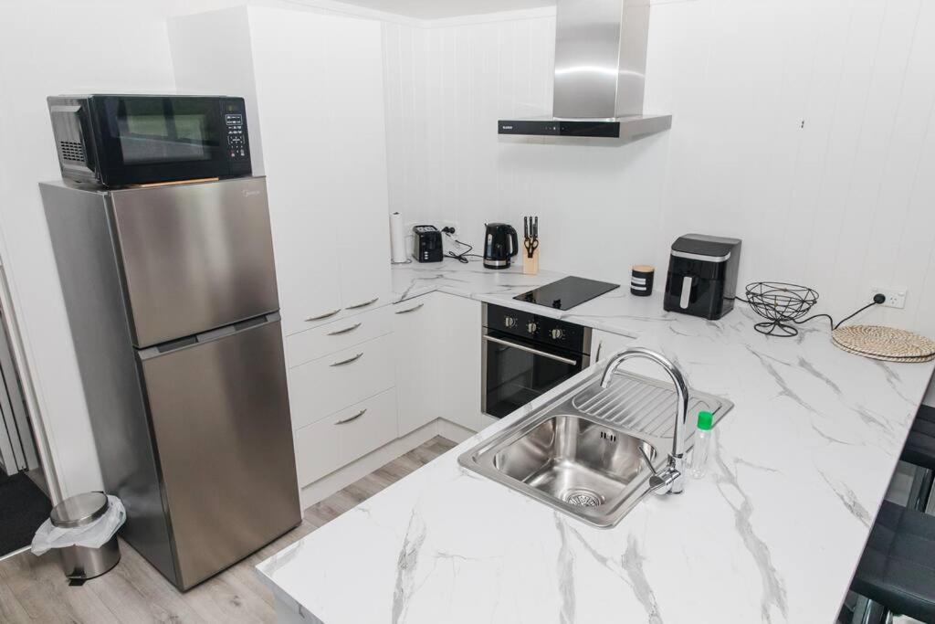 Bombay Hills Modern Retreat Daire Auckland Dış mekan fotoğraf