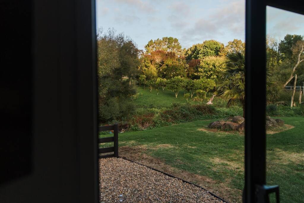 Bombay Hills Modern Retreat Daire Auckland Dış mekan fotoğraf
